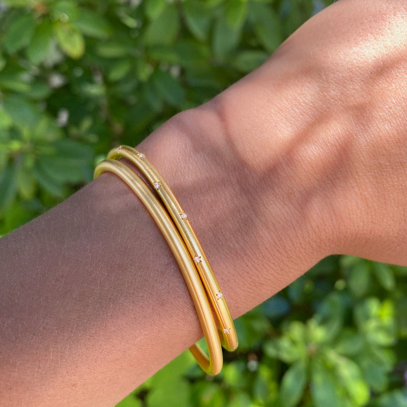 Bracelet-bangle-seamless-ellipse-classic-22k-yellow-gold-Marie-helene-de-Taillac