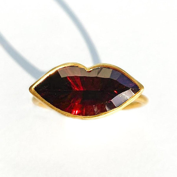 Garnet Rouge Baiser Ring