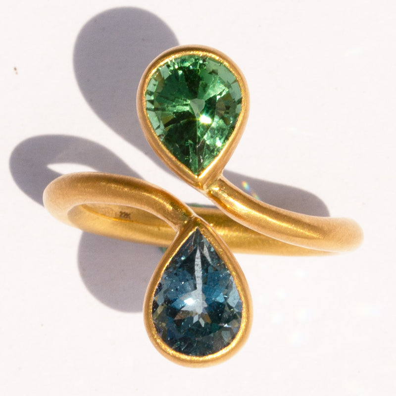 ring-toi-et-moi-aquamarine-green-tourmaline-22k-yellow-gold-jewelery-for-women-marie-helene-de-taillac