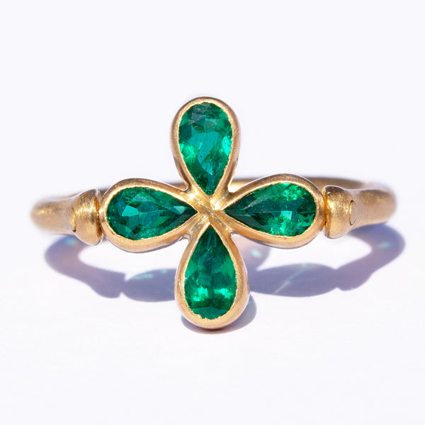 ring-emerald-swivel-clover-ring-22k-yellow-gold-fine-jewelry-for-women-marie-helene-de-taillac