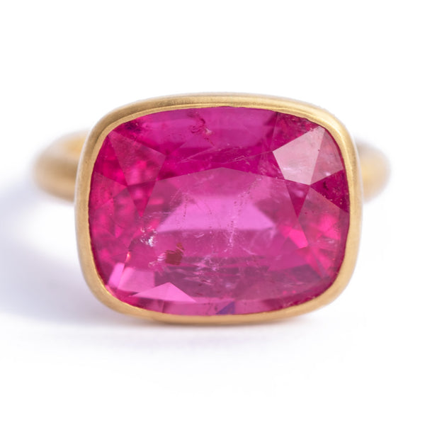 princess-ring-rubellite-fine-jewelry-22k-yellow-gold-marie-helene-de-taillac