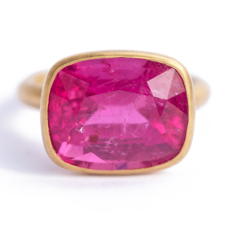 princess-ring-rubellite-fine-jewelry-22k-yellow-gold-marie-helene-de-taillac