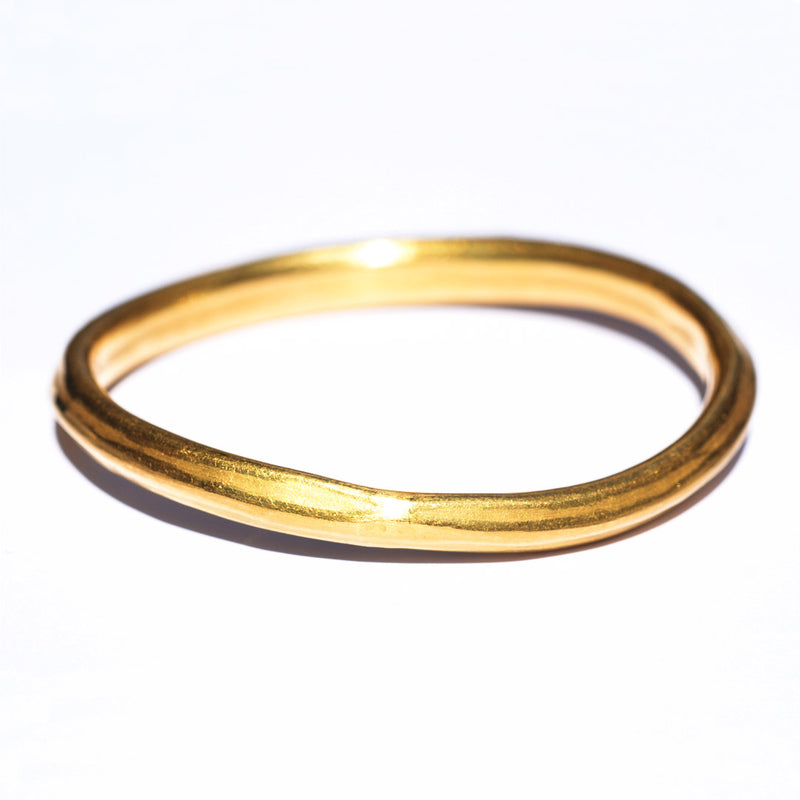 bracelet-irreggular-bangle-22k-yellow-gold-fine-jewlery-for-women-marie-helene-de-taillac